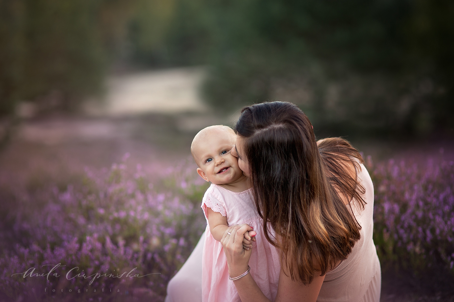Rodzinna sesja na wrzosowiskach - Kasia, Paweł i Pola